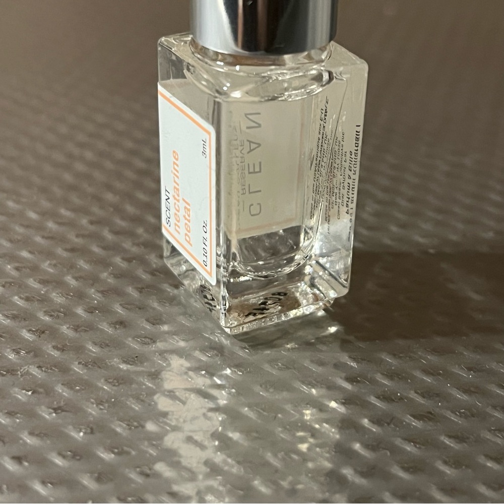 Clean Reserve H2eau Nectarine Petal travel size, 3mL - Picture 2 of 3